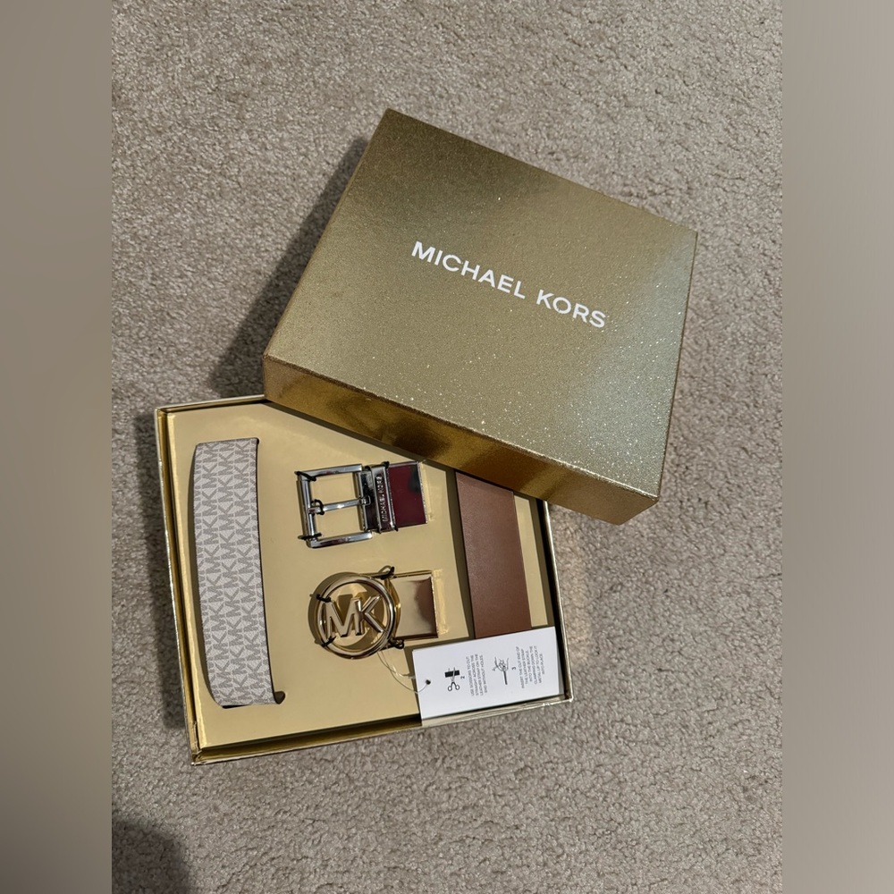 BNWT Micheal Kors belt set
